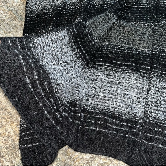 Woolrich One Size black and gray shawl - Picture 6 of 8